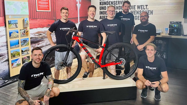 Team des Fahrradgeschäfts Trek