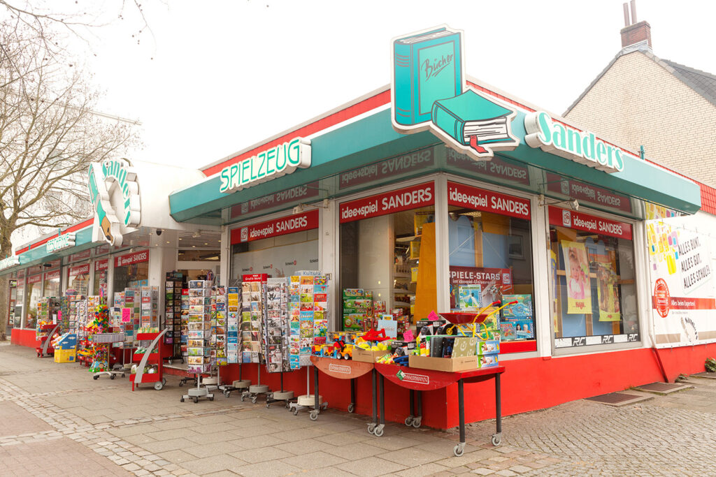 Das Spielwarengeschäft Sanders von außen