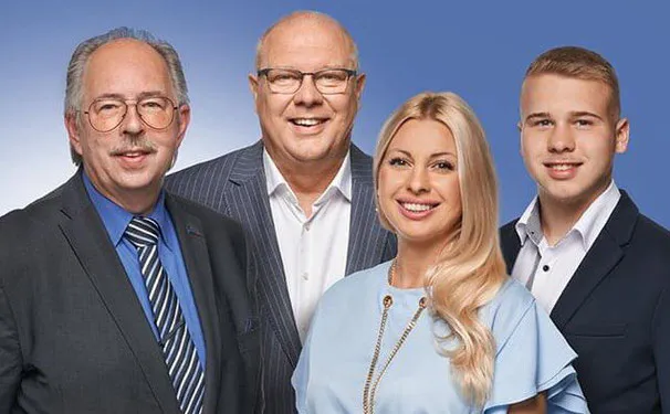 Team des Versicherungskaufmanns Manfred Scheithauer als Gruppenbild